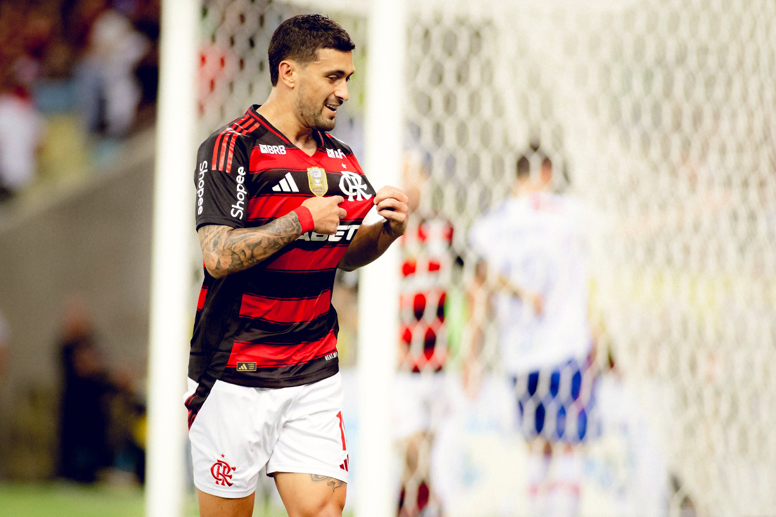Arrascaeta em campo pelo Flamengo