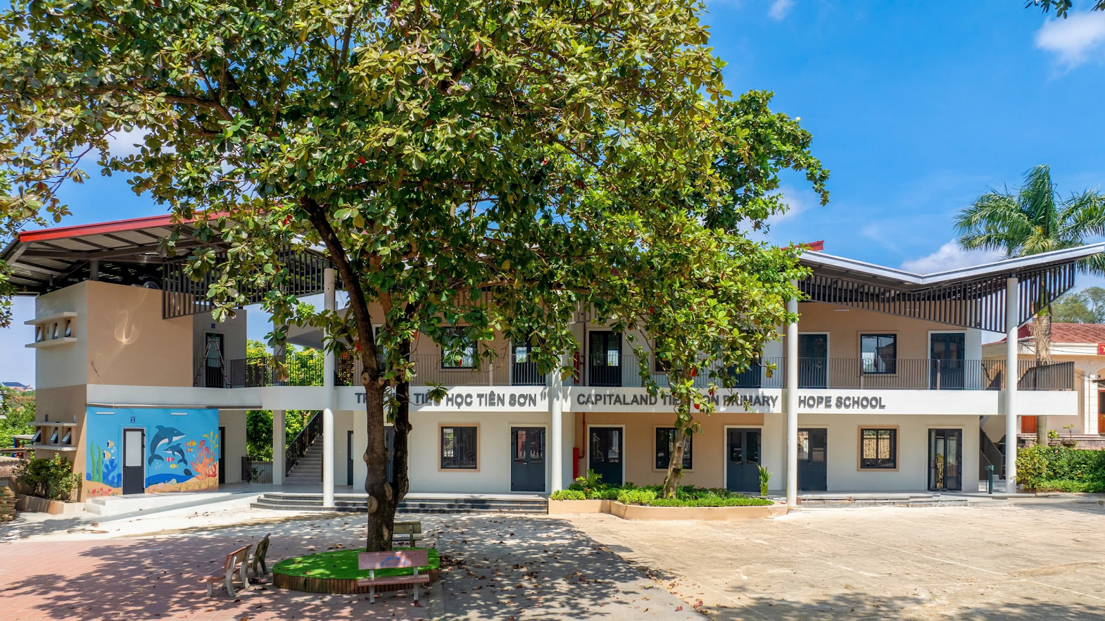 A building with a tree in front of it

Description automatically generated