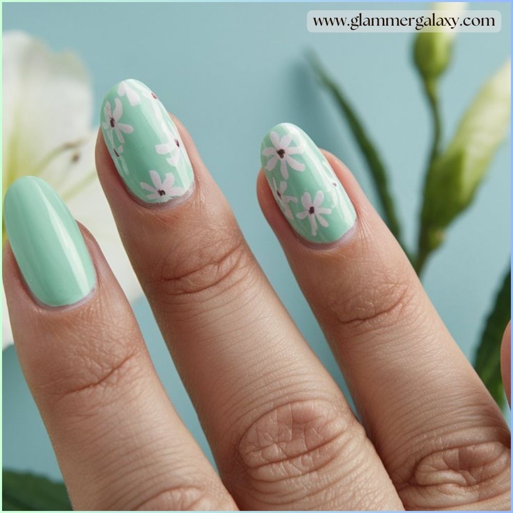 Hot summer nails having Mint fresh tones