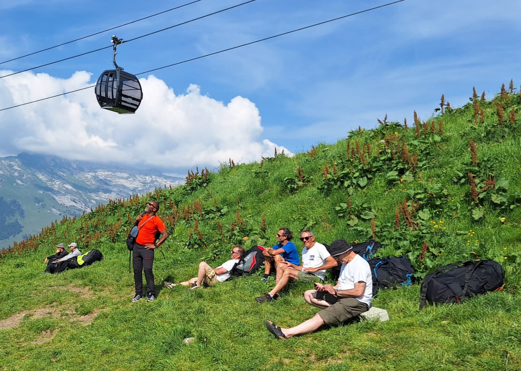 Une image contenant plein air, herbe, ciel, nuage

Le contenu généré par l’IA peut être incorrect.