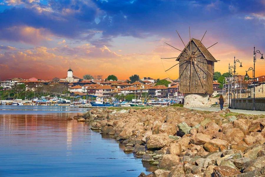 https://cdn.trav3l.net/gezimall.com.tr/files/actv/226/places-to-visit-in-nessebar-f.jpg