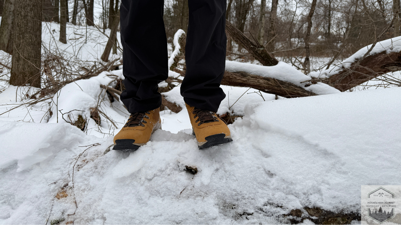 The Mt Maddsen fit well even on uneven terrain while holding an edge on a tree branch here