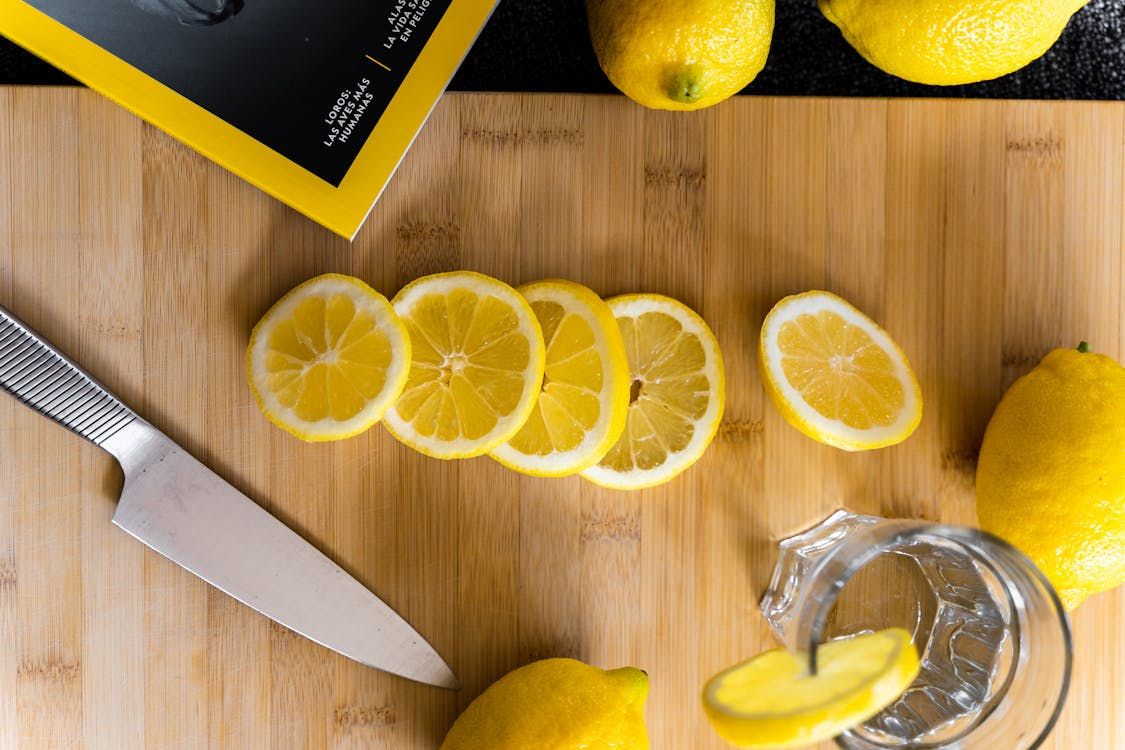 how to cut lemon for drinks