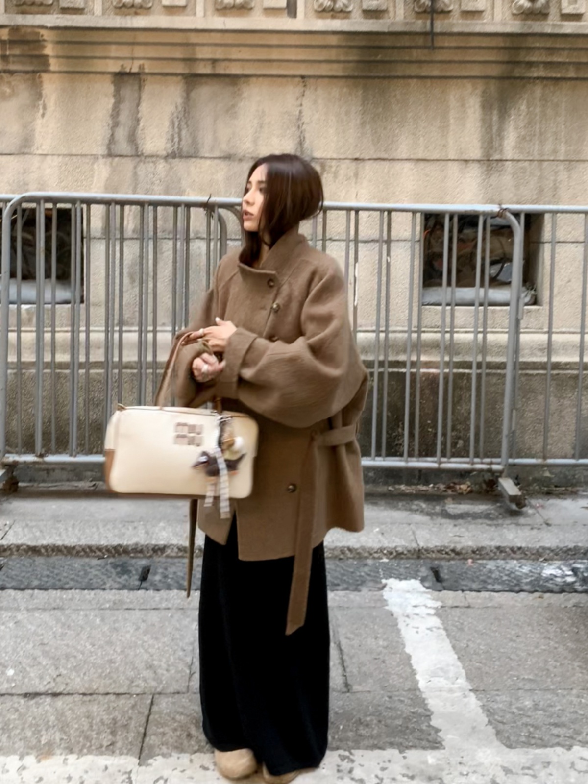 Warm Minimalism: A Cozy and Chic Korean Winter Look