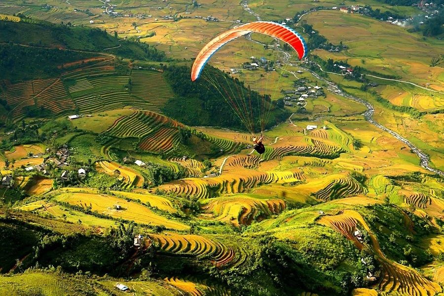 Paragliding is a must-try activity when visiting Lim Mong