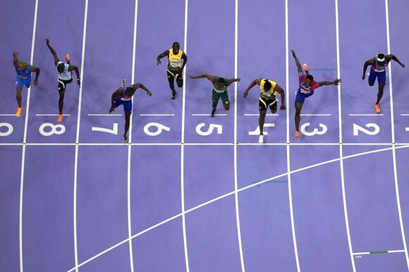 During Noah Liles’s 100m races, real-time data on his speed and stride length could have been shown.