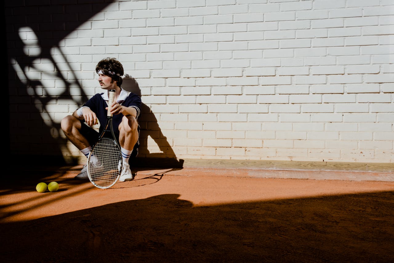 Tennis player near the wall