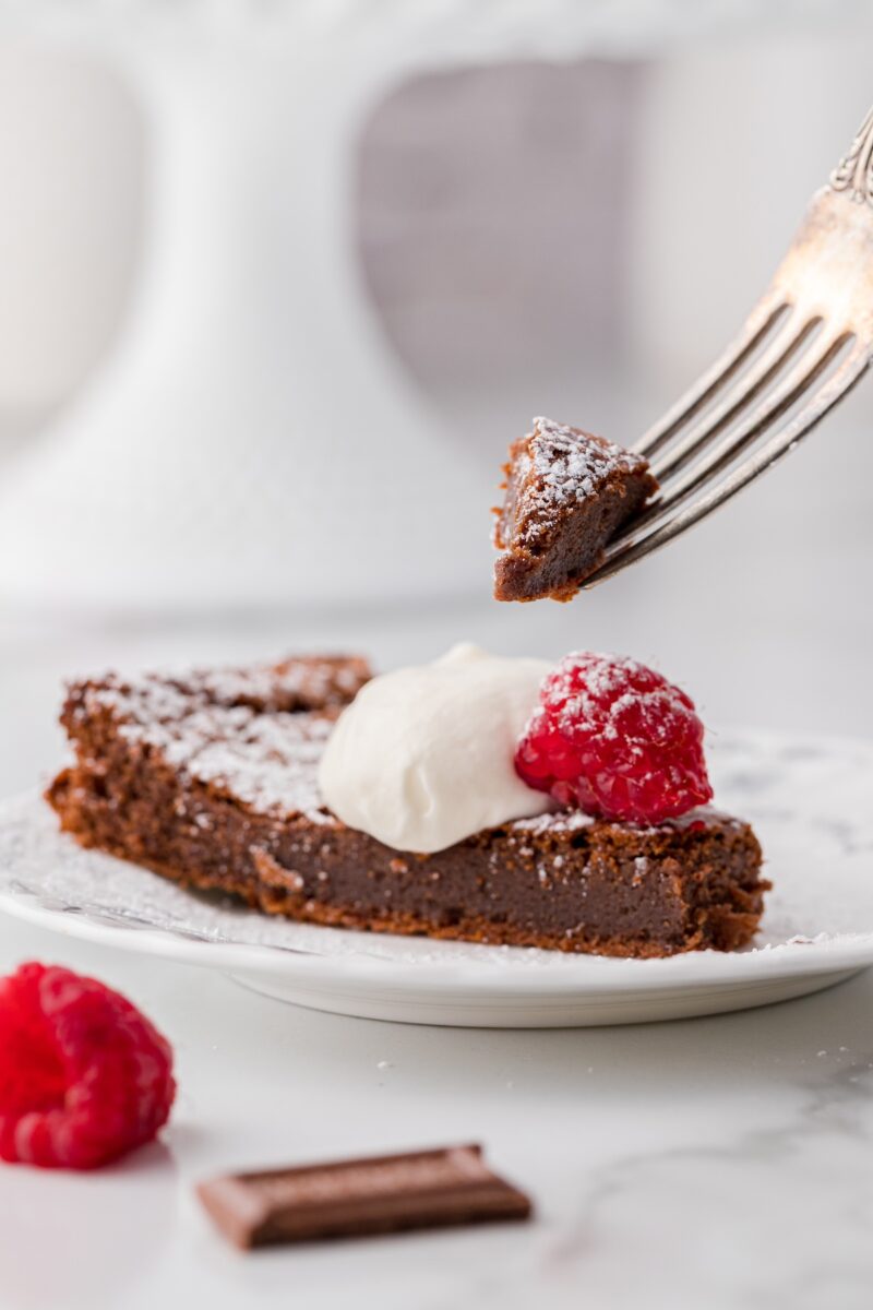 Flourless chocolate cake