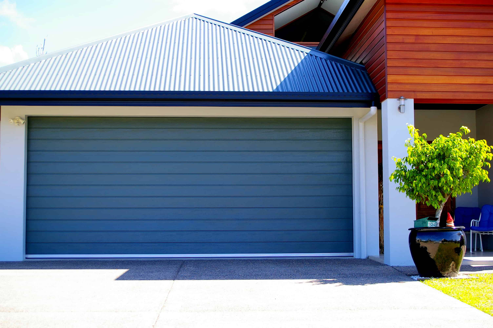 garage door width