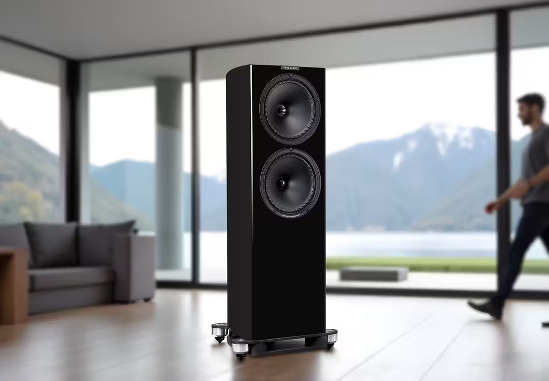 Fyne Audio F704SP.