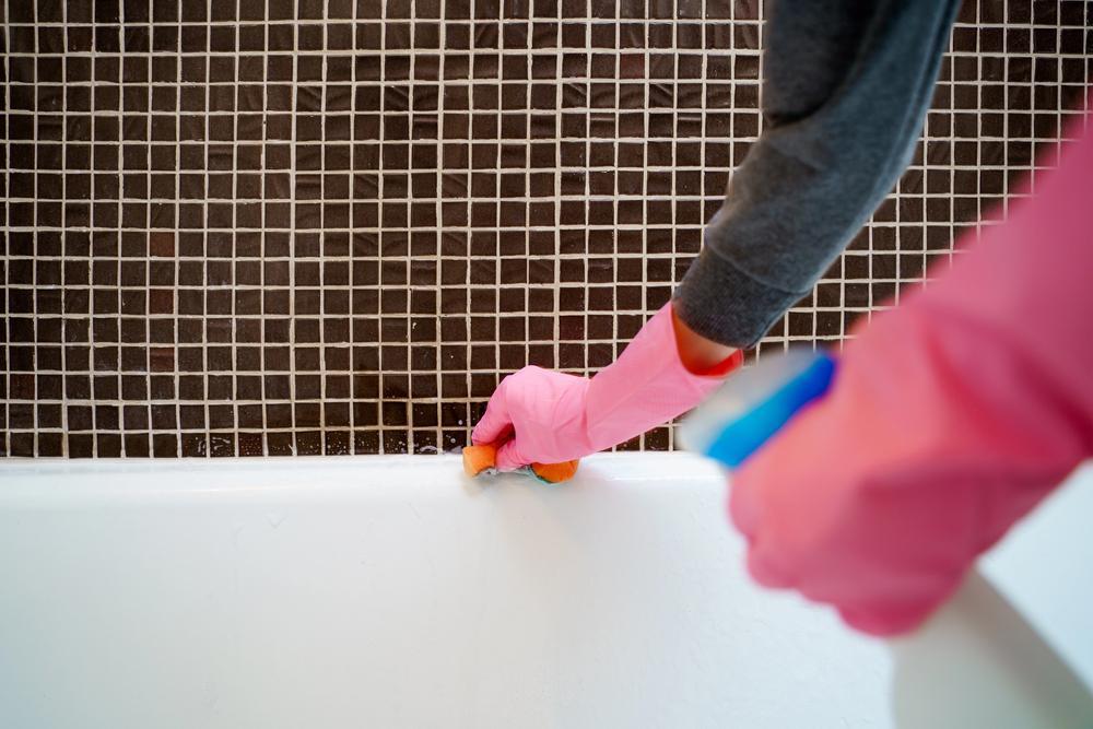 Cleaning the Bathtub