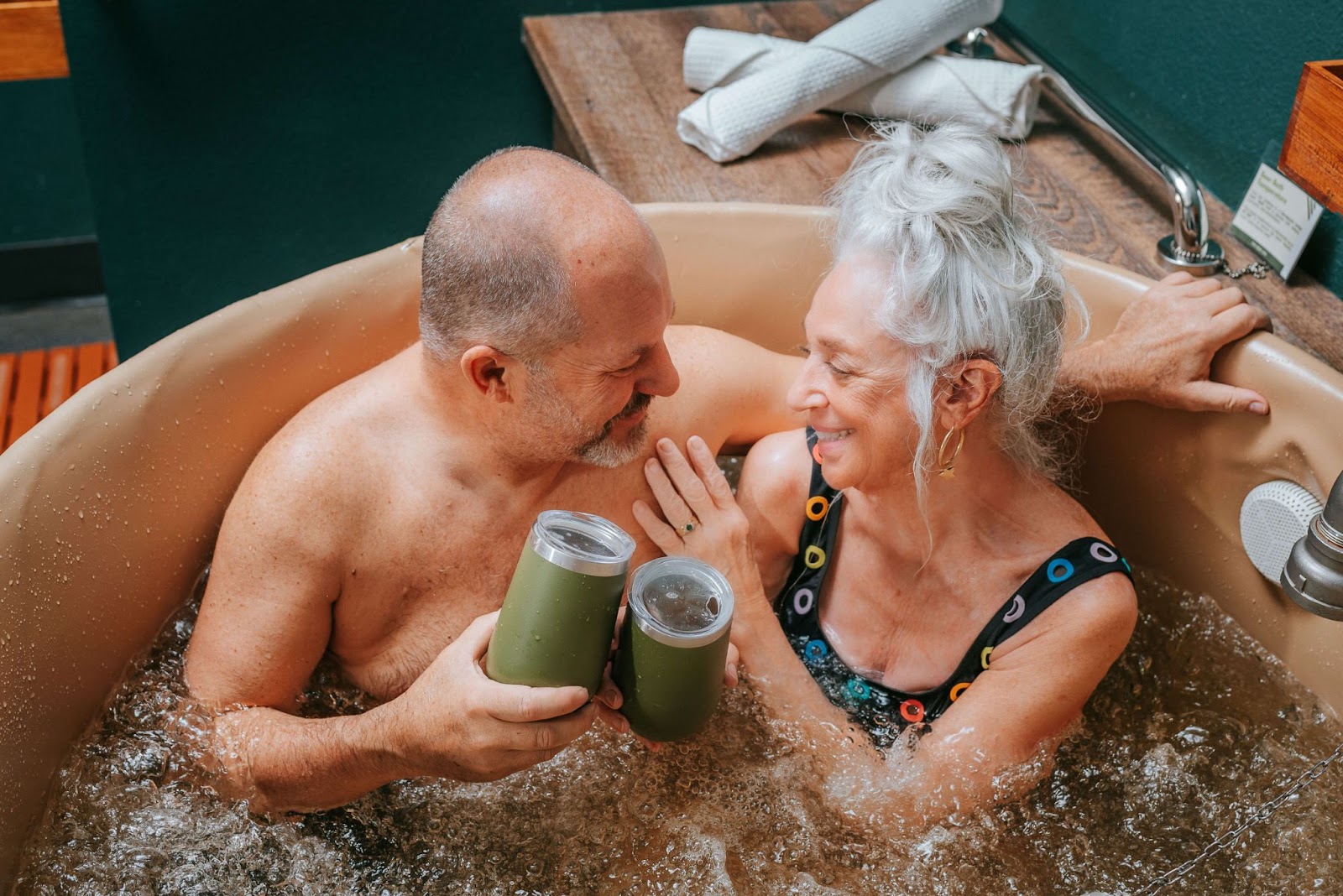 couple taking a beer bath at Oakwell Beer Spa