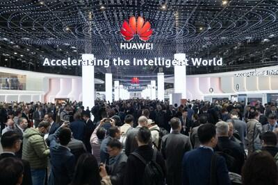 Стенд Huawei в MWC Barcelona 2025