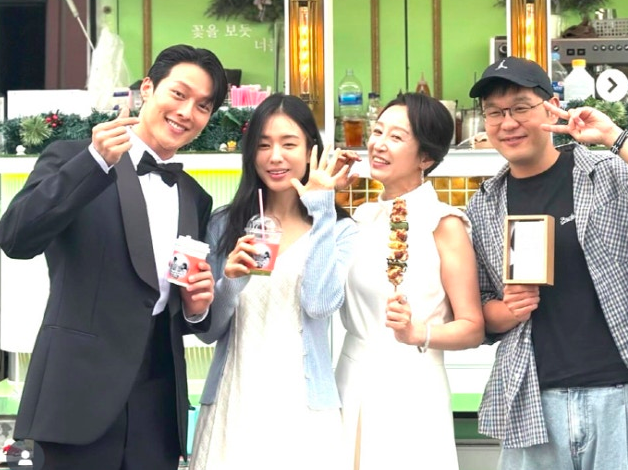 This contains an image of Nam Gi Ae's filming set