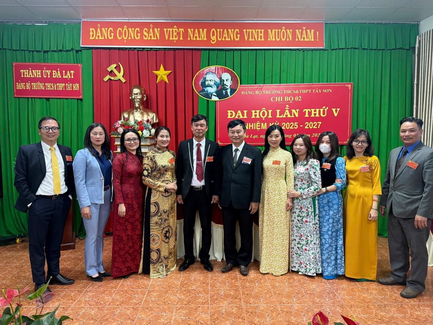 D:\Hạnh Lê\ĐẢNG\Đại hội Chi bộ 2\z6221359361703_fc0613e6ad29d537ea2f4e4fc91376ce.jpg