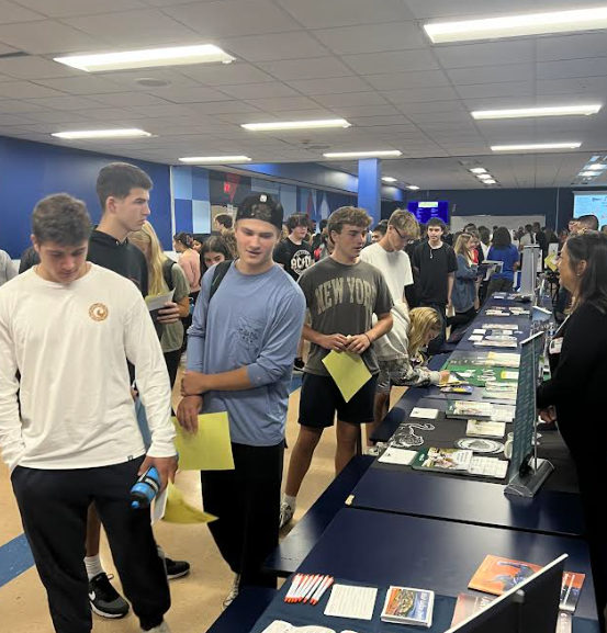 image of high school students attending the college fair