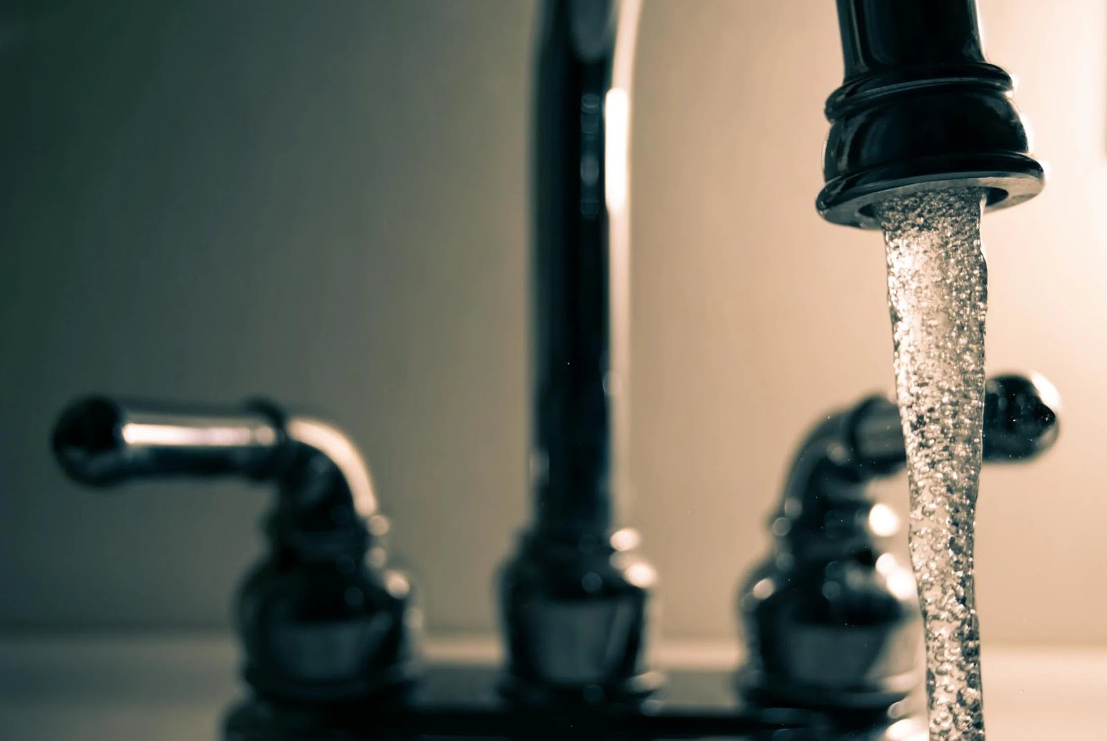 4 Essential Tips to Follow When Getting Plumbing Services 
