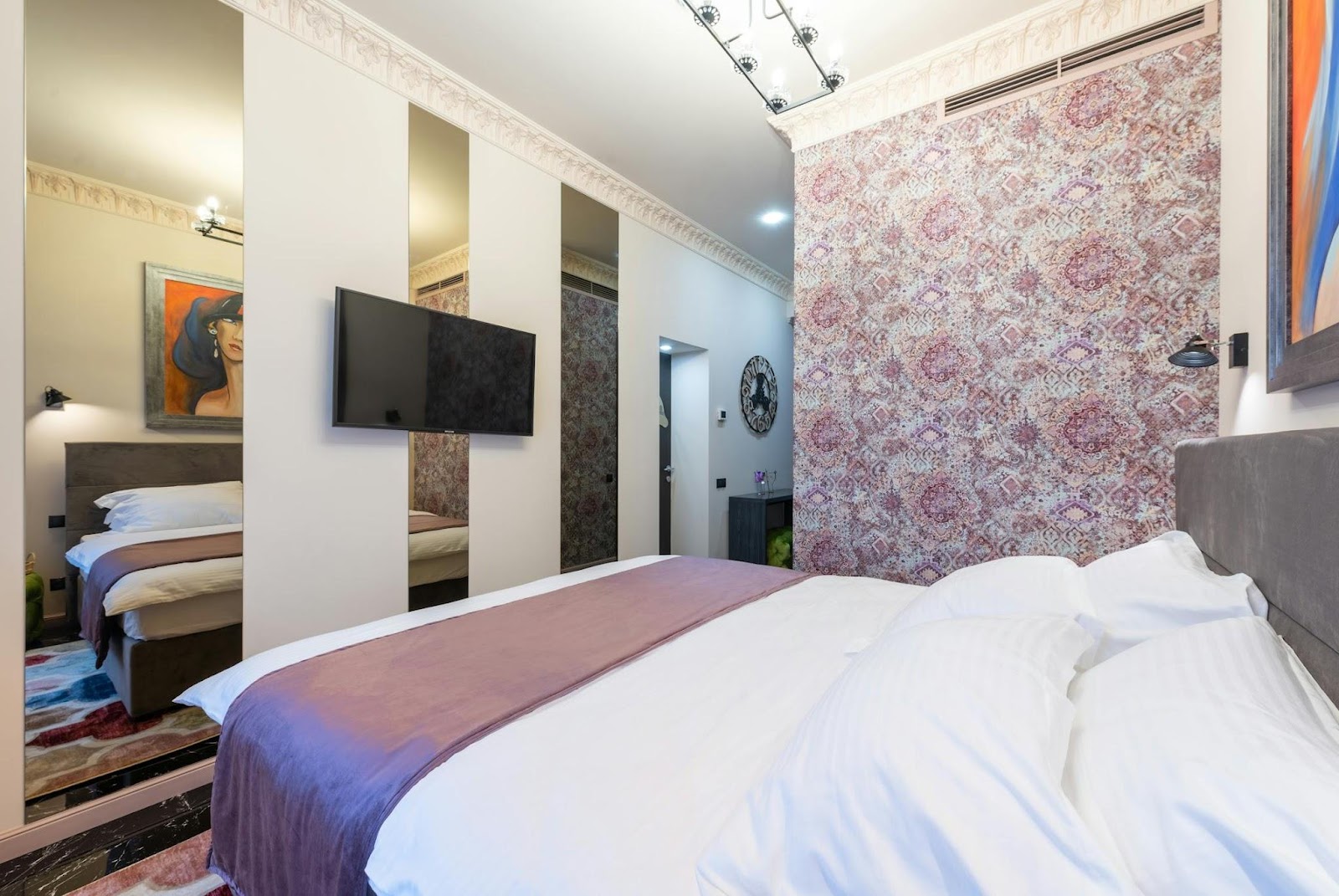 Last-Minute Travel? Hotel Now Has You Covered