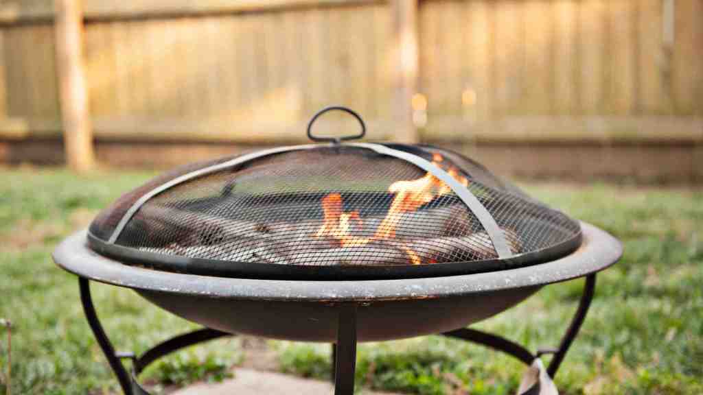 This image has an empty alt attribute; its file name is why-fire-bowls-with-lava-rocks-are-a-must-have-1.jpg