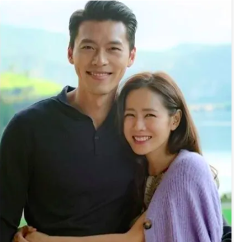 This contain an image of Son Ye-jin supporting Hyun Bin not just as a wife but as a fellow actor