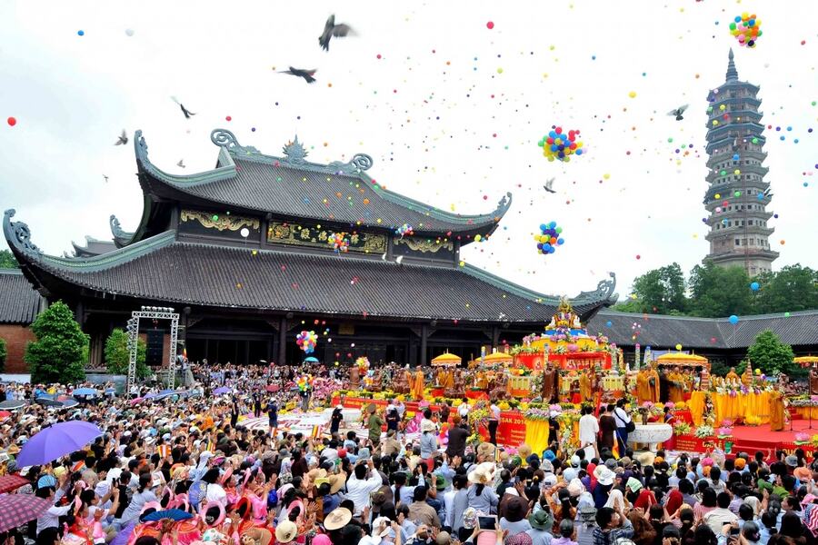 Huong Pagoda Festival in Hanoi. Source: VnTrip.vn