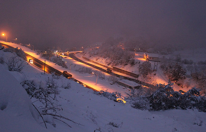 گردنه حیران برفی در شب