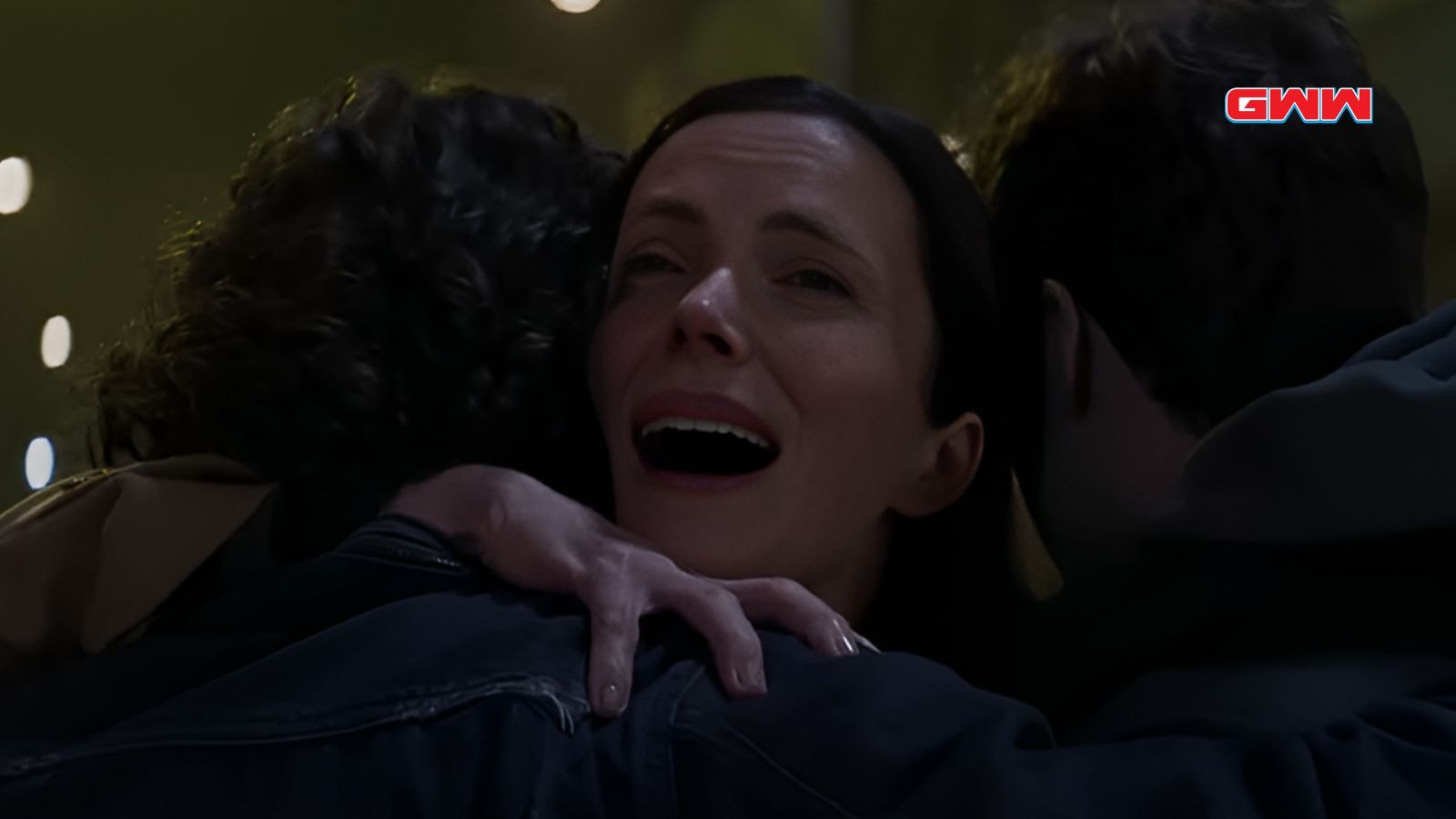 Elizabeth Tulloch as Lois Lane hugging her sons in Superman and Lois