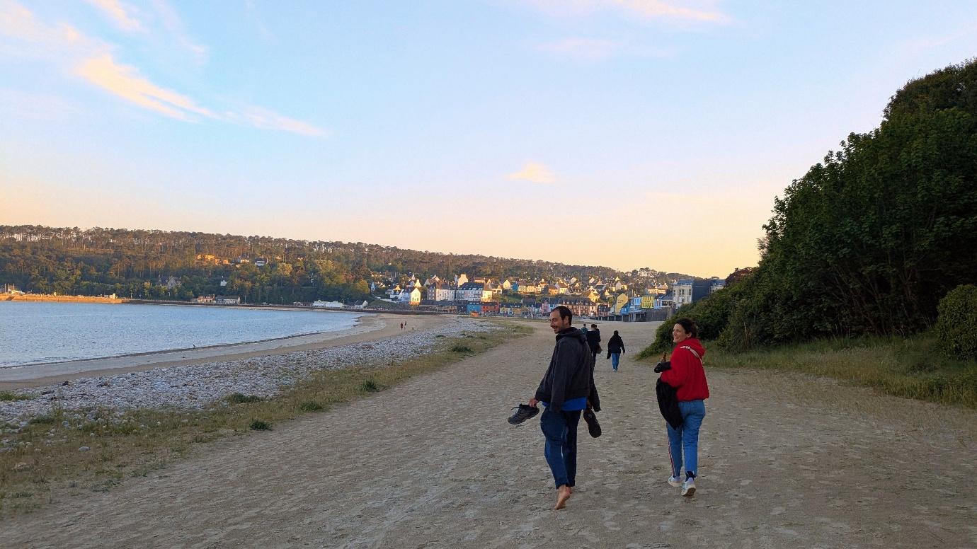 Une image contenant plein air, ciel, rive, sol

Le contenu généré par l’IA peut être incorrect.