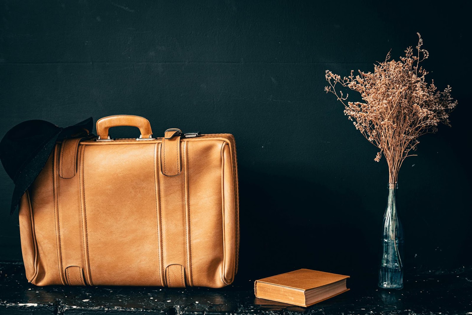 A briefcase on a table | Source: Pexels