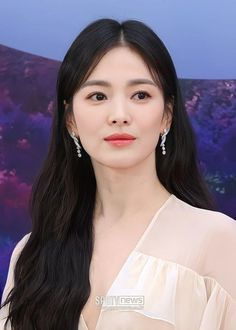 This contains an image of Song Hye Kyo