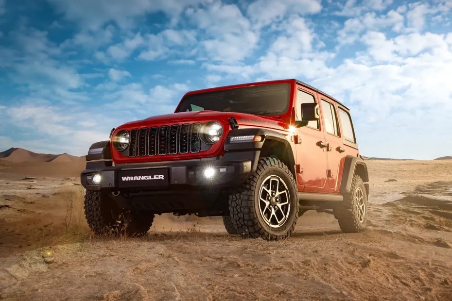 front-left-side-jeep-wrangler-parked-in-desert