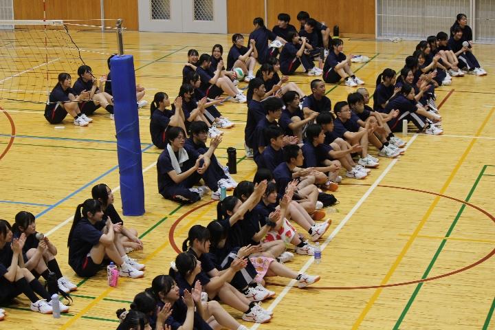 草, 屋内, 犬, 民衆 が含まれている画像

AI によって生成されたコンテンツは間違っている可能性があります。
