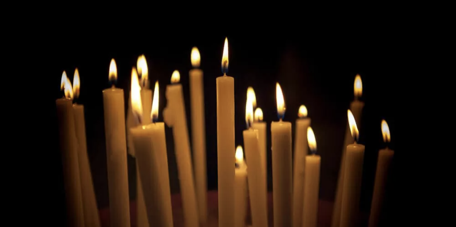 Velas encendidas en una ceremonia religiosa en Brasil.
