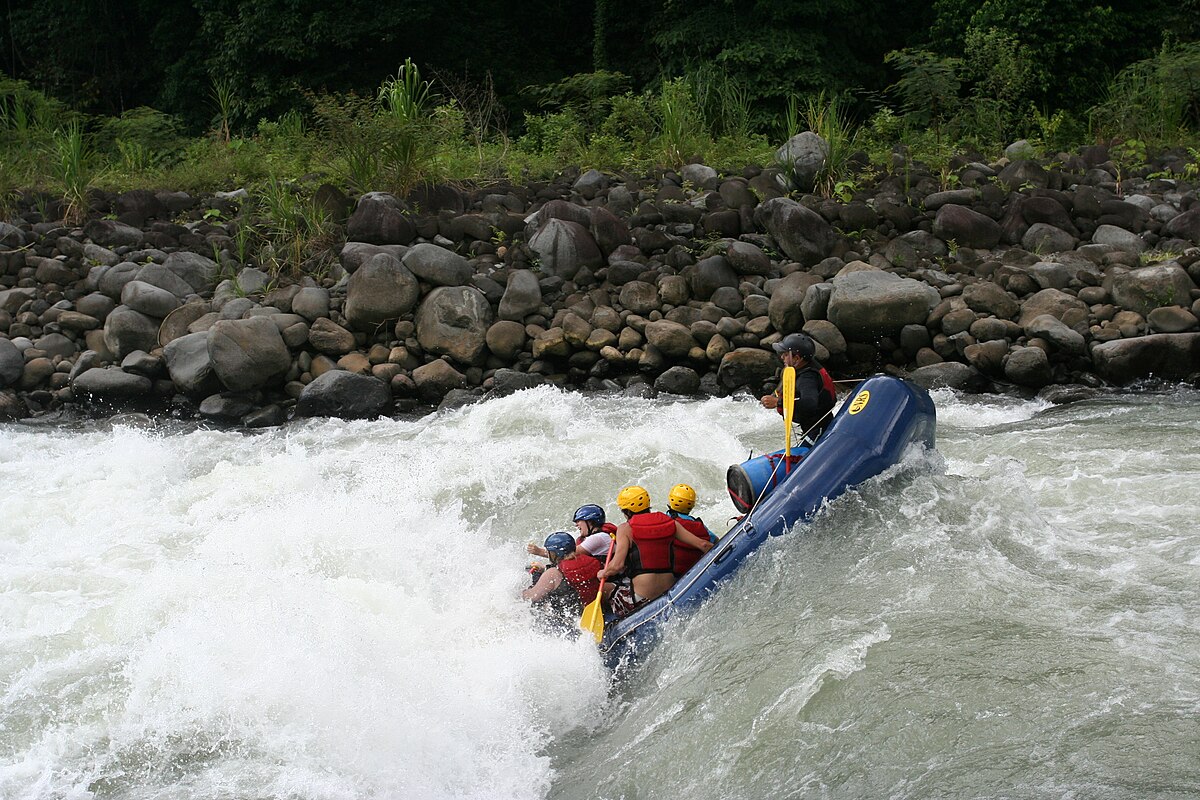 rafting in Pacuare River