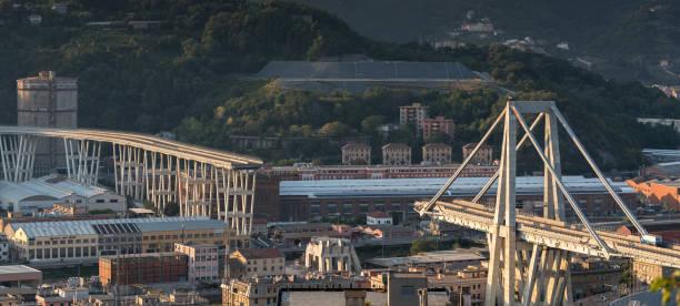 What remains of collapsed Morandi Bridge, Genoa, Italy What remains of collapsed Morandi Bridge connecting A10 motorway after structural failure during a thunderstorm and heavy rain causing 43 casualties on August 14, 2018 Morandi Bridge Collapse stock pictures, royalty-free photos & images