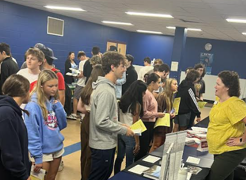 image of high school students attending the college fair