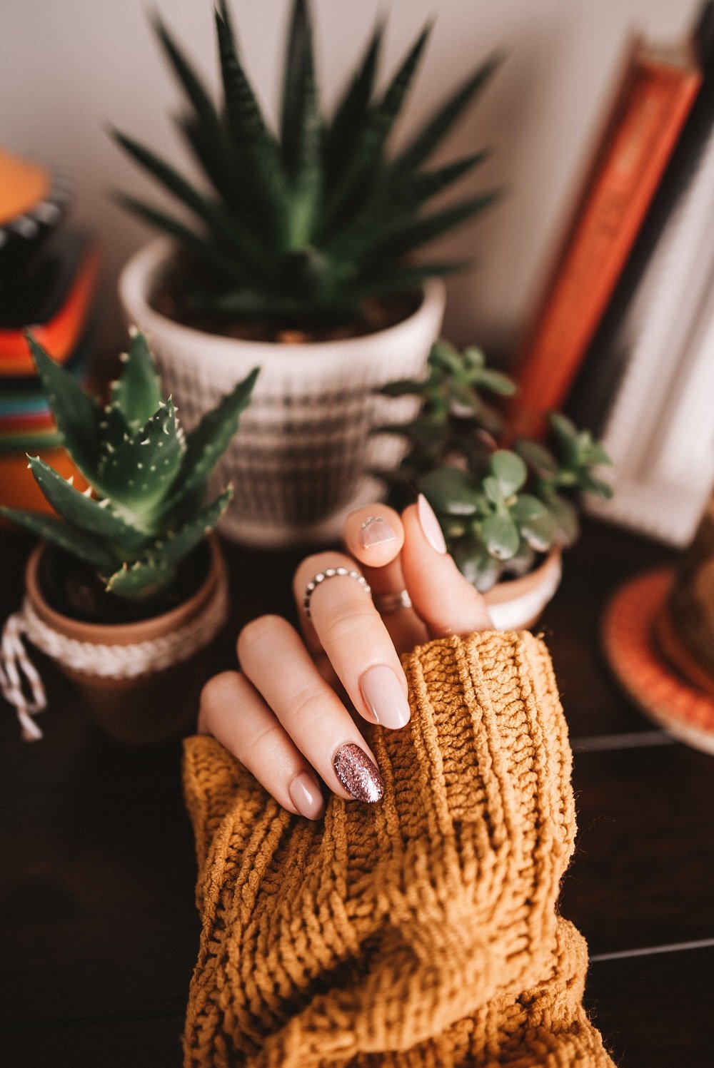 Easy gorgeous wedding nails ideas for brides. Elegant classy nails for a wedding.