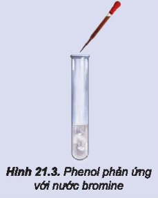 CHƯƠNG 5. DẪN XUẤT HALOGEN - ALCOHOL – PHENOLBÀI 21: PHENOLMỞ ĐẦUCatechin là một hợp chất phenol có trong lá chè xanh. Catechin có tác dụng chống oxi hoá, diệt khuẩn, kháng viêm, ngăn ngừa một số bệnh về tim mạch, cao huyết áp, tiêu hoá, làm chậm quá trình lão hoá Vậy hợp chất phenol là gì và có các tính chất đặc trưng nào?Đáp án chuẩn:- Phenol là những hợp chất hữu cơ trong phân tử có nhóm –OH liên kết trực tiếp với nguyên tử carbon của vòng benzene.- Là chất rắn, không màu, ít tan trong nước ở điều kiện thường, tan nhiều khi đun nóng, có tính độc, có thể gây bỏng khi tiếp xúc với da.- Tính acid yếu.- Phản ứng thế ở vòng benzene.1. KHÁI NIỆM2. ĐẶC ĐIỂM CẤU TẠO CỦA PHENOL3. TÍNH CHẤT VẬT LÍ4. TÍNH CHẤT HÓA HỌCBài 1: Phản ứng của phenol với dung dịch NaOH và dung dịch Na2CO3Thí nghiệm phenol tác dụng với dung dịch NaOH và với dung dịch Na2CO3 được tiến hành như sau:- Cho vào hai ống nghiệm, mỗi ống nghiệm khoảng 1 mL dung dịch phenol bão hoà (có màu trắng đục).- Cho khoảng 1 mL dung dịch NaOH 2 M vào ống nghiệm (1) và lắc đều.- Cho khoảng 1 mL dung dịch Na2CO3 2 M vào ống nghiệm (2) và lắc đều.Cả hai ống nghiệm đều quan sát được dung dịch từ màu trắng đục chuyển sang trong suốt.Hãy giải thích các hiện tượng xảy ra.Đáp án chuẩn:(1) C6H5OH + NaOH → C6H5ONa + H2O(2) C6H5OH + Na2CO3 ⇌ C6H5ONa + NaHCO3Bài 2: Hãy giải thích tại sao phenol có thể phản ứng được với dung dịch NaOH còn alcohol thì không phản ứng với dung dịch NaOH.Đáp án chuẩn:Vòng benzen hút electron làm mật độ electron trên nguyên tử O giảm Gốc hydrocarbon của alcohol đẩy electron làm mật độ electron trên nguyên tử O tăng Bài 3: Phản ứng của phenol với nước brominePhản ứng của phenol với nước bromine được tiến hành như sau:- Cho khoảng 1,0 mL dung dịch phenol 5% vào ống nghiệm.- Nhỏ vài giọt nước bromine bão hoà vào ống nghiệm, lắc đều. Nước bromine mất màu và xuất hiện kết tủa trắng.Hãy giải thích hiện tượng xảy ra và viết phương trình hoá học của phản ứng.Đáp án chuẩn:Hiện tượng: dung dịch bromine bị nhạt màu dần, có tủa trắng.Bài 2: So sánh điều kiện phản ứng bromine hoá vào vòng benzene của phenol và benzene. Từ đó, rút ra nhận xét khả năng thế nguyên tử hydrogen ở vòng benzene của phenol so với benzene.Đáp án chuẩn:Điều kiện nhiệt độ cao và có xúc tác FeBr3Điều kiện thường.=> Khả năng thế nguyên tử hydrogen của phenol xảy ra dễ dàng hơn với benzene.Bài 3: Viết phương trình hoá học của phản ứng xảy ra khi cho 4-methylphenol tác dụng với nước bromine.Đáp án chuẩn:Bài 4: Phản ứng nitro hoá phenol – tổng hợp picric acidThí nghiệm nitro hoá phenol được tiến hành như sau:- Cho 0,5 g phenol và khoảng 1,5 mL H2SO4 đặc vào ống nghiệm, đun nhẹ hỗn hợp trong khoảng 10 phút để thu được chất lỏng đồng nhất.- Để nguội ống nghiệm rồi ngâm bình trong cốc nước đá.- Nhỏ từ từ 3 mL dung dịch HNO3 đặc vào hỗn hợp và lắc đều. Nút bằng bông tầm dung dịch NaOH.- Đun cách thuỷ hỗn hợp trong nồi nước nóng 15 phút.- Làm lạnh hỗn hợp rồi đem pha loãng hỗn hợp với khoảng 10 mL nước cất, picric acid kết tủa ở dạng tinh thể màu vàng.Hãy giải thích hiện tượng xảy ra và viết phương trình hoá học của phản ứng.Chú ý: Thí nghiệm thực hiện trong tủ hốt hoặc nơi thoáng khí. Cần thận trọng khi làm việc với dung dịch HNO3 đặc và dung dịch H2SO4 đặc.Đáp án chuẩn:Hiện tượng: có tinh thể rắn màu vàng.5. ỨNG DỤNG6. ĐIỀU CHẾ