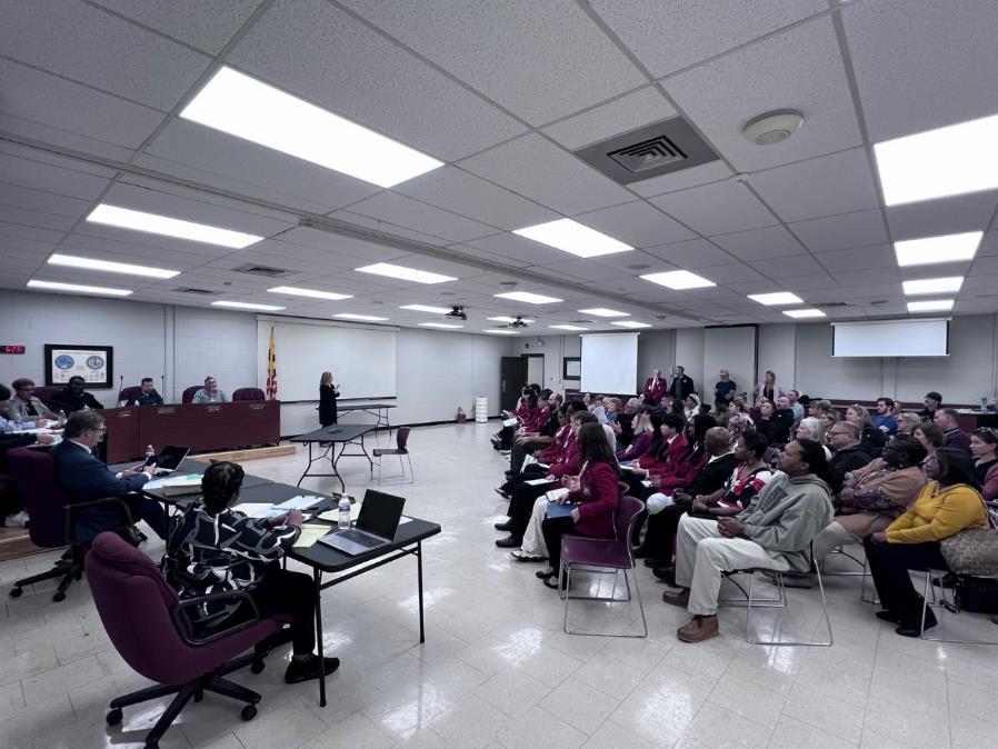 board room full of parents, students and faculty of SCPS