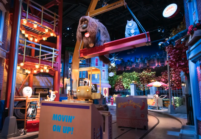 A large building with a crane and a group of stuffed animals

Description automatically generated with medium confidence
