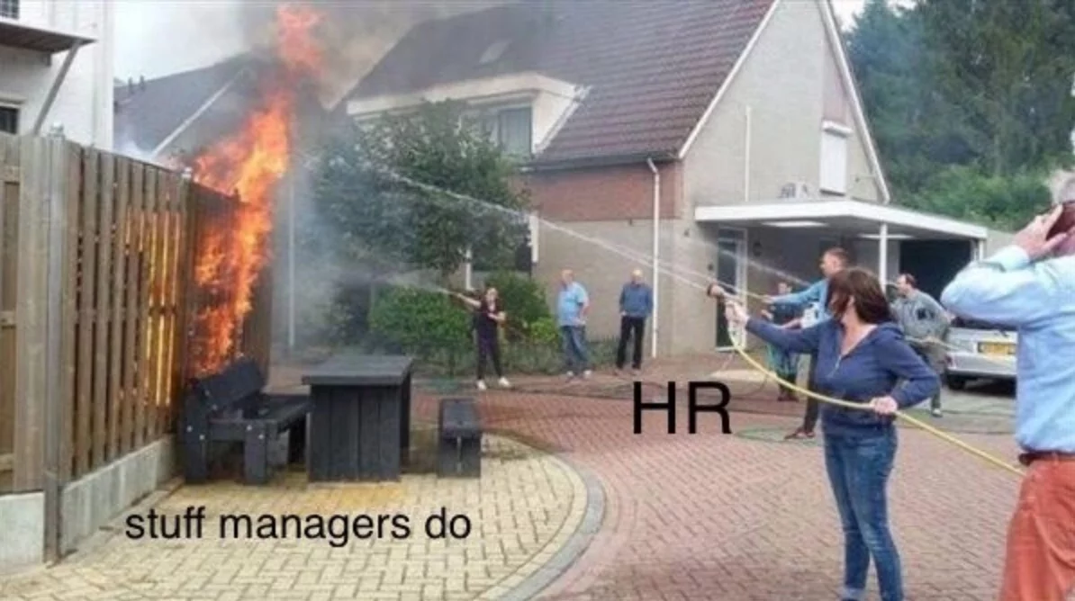 HR-Meme: HR-Mitarbeiter bei der Schadensbegrenzung