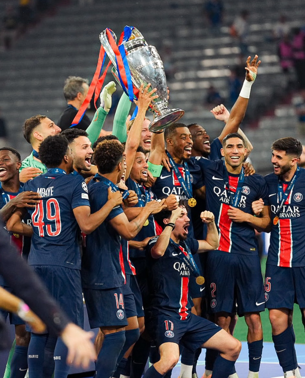 Jogadores do PSG comemorando o título da Champions League