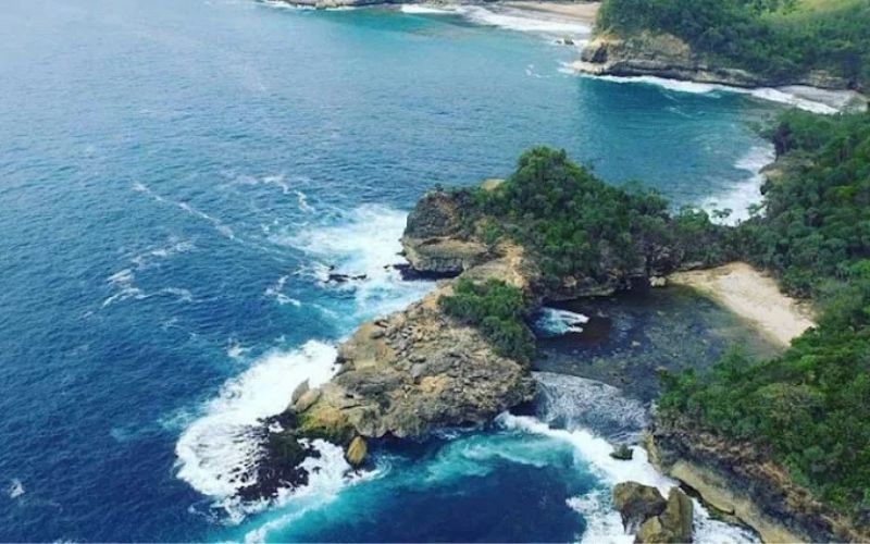 pantai terindah di indonesia