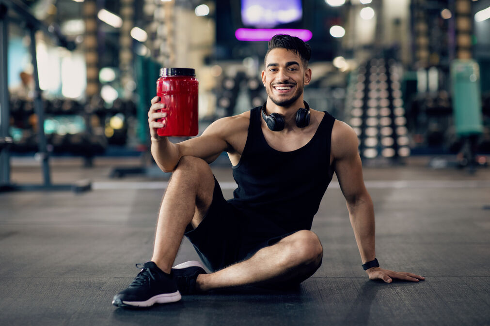 low-caffeine pre-workout - man holding a preworkout