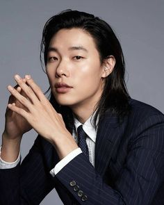 A picture of Ryu Jun Yeol on a blue suit 