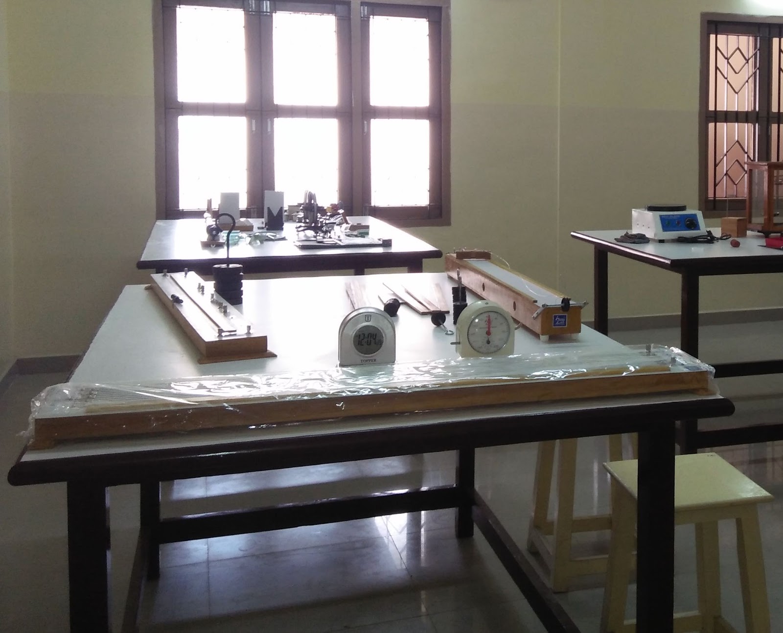 PHYSICS LAB - Catholic High School, Arrah