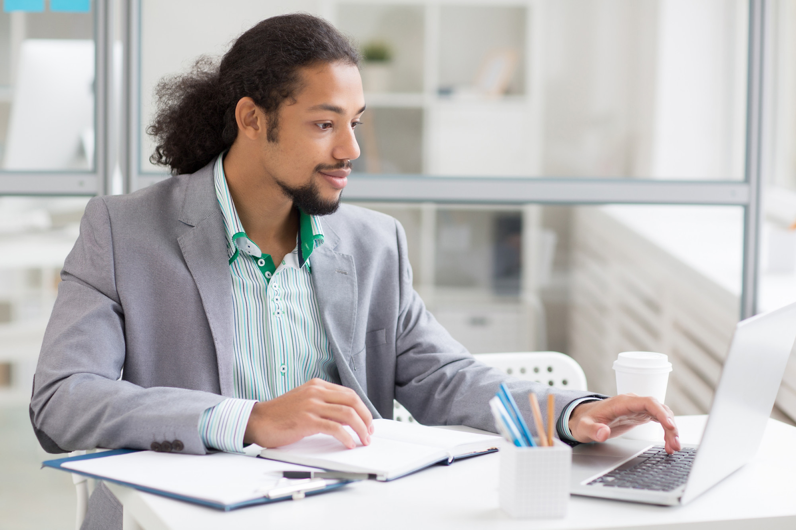 A man with long hair curiously wondering and learning how to remove thd/cbna from his credit report from Credit Veto Webinar