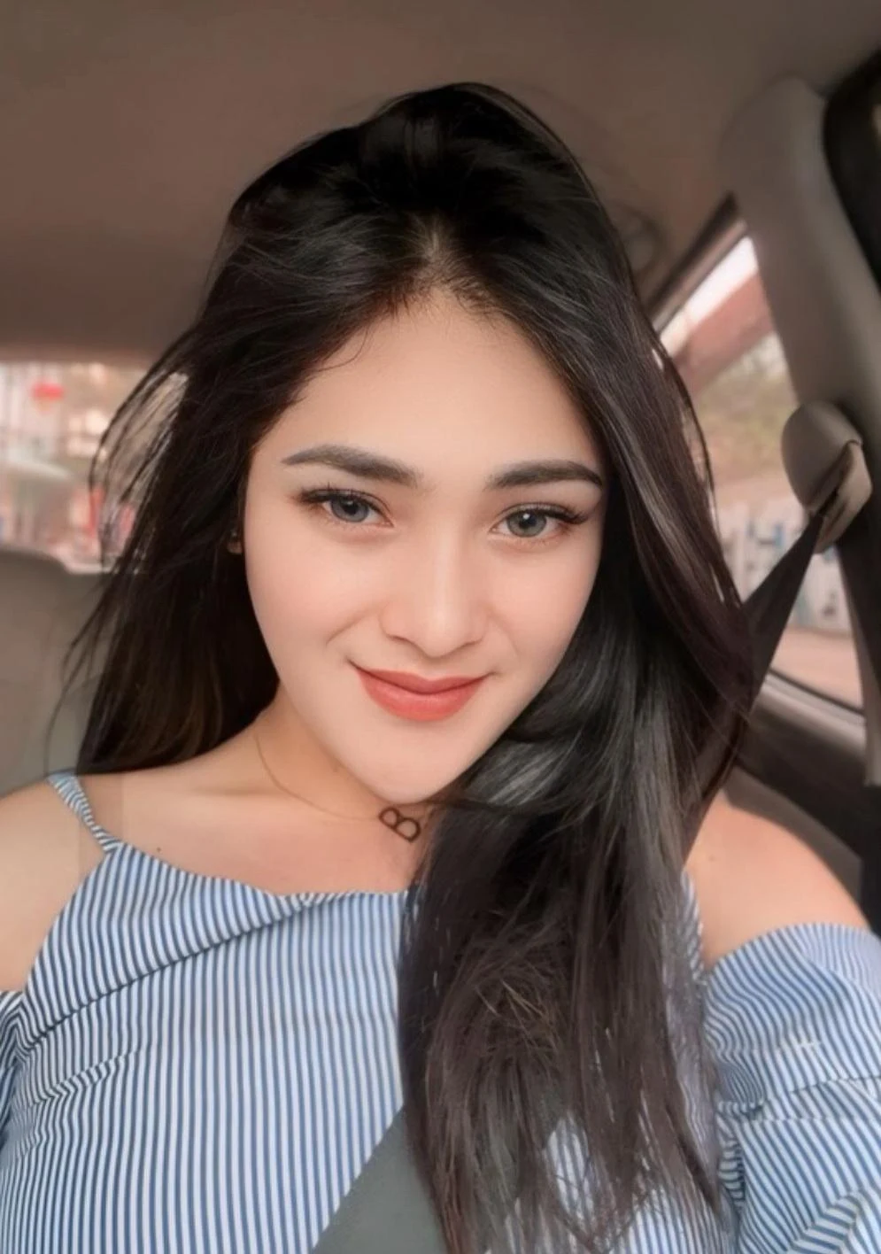 Wanita Cantik dengan Aura yang Membakar Jiwa, wanita cantik, aura menggoda, cewek seksi