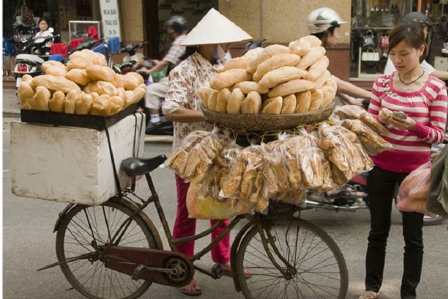 Banh Mi become a popular snack for Vietnamese people 