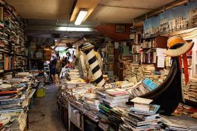 Resultado de imagen para acqua alta libreria